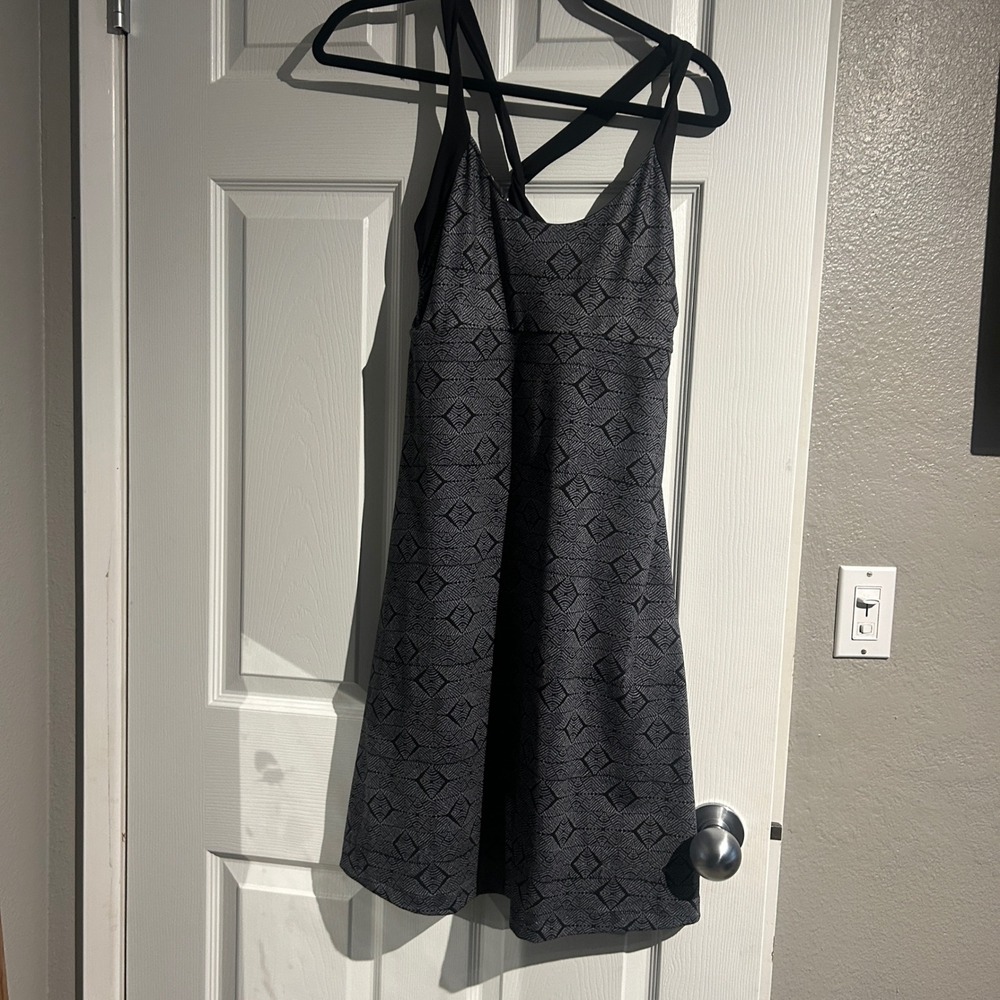 Patagonia Kamala Dress Womens Medium Gray Black Geometric Cross Back Shelf Bra